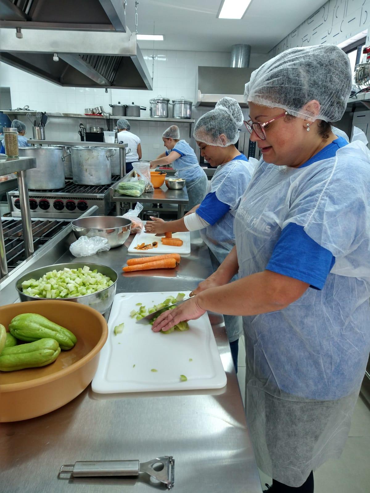 Employees volunteering from a General Mills Brazil office